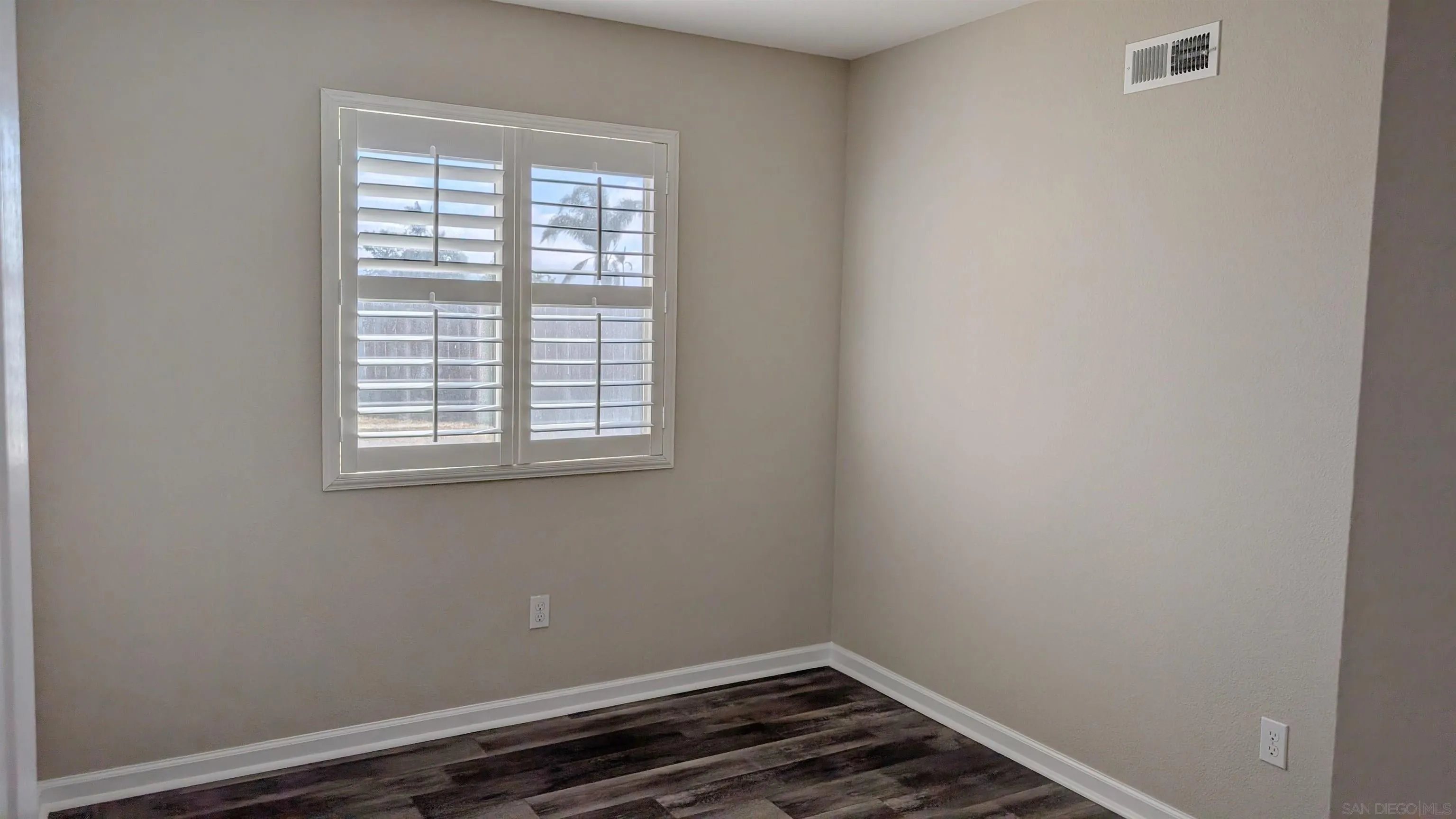 https://cdn.realtyfeed.com/cdn/127/260011231/39cbe6a494b3217f70e8e9a440f0abf6.webp