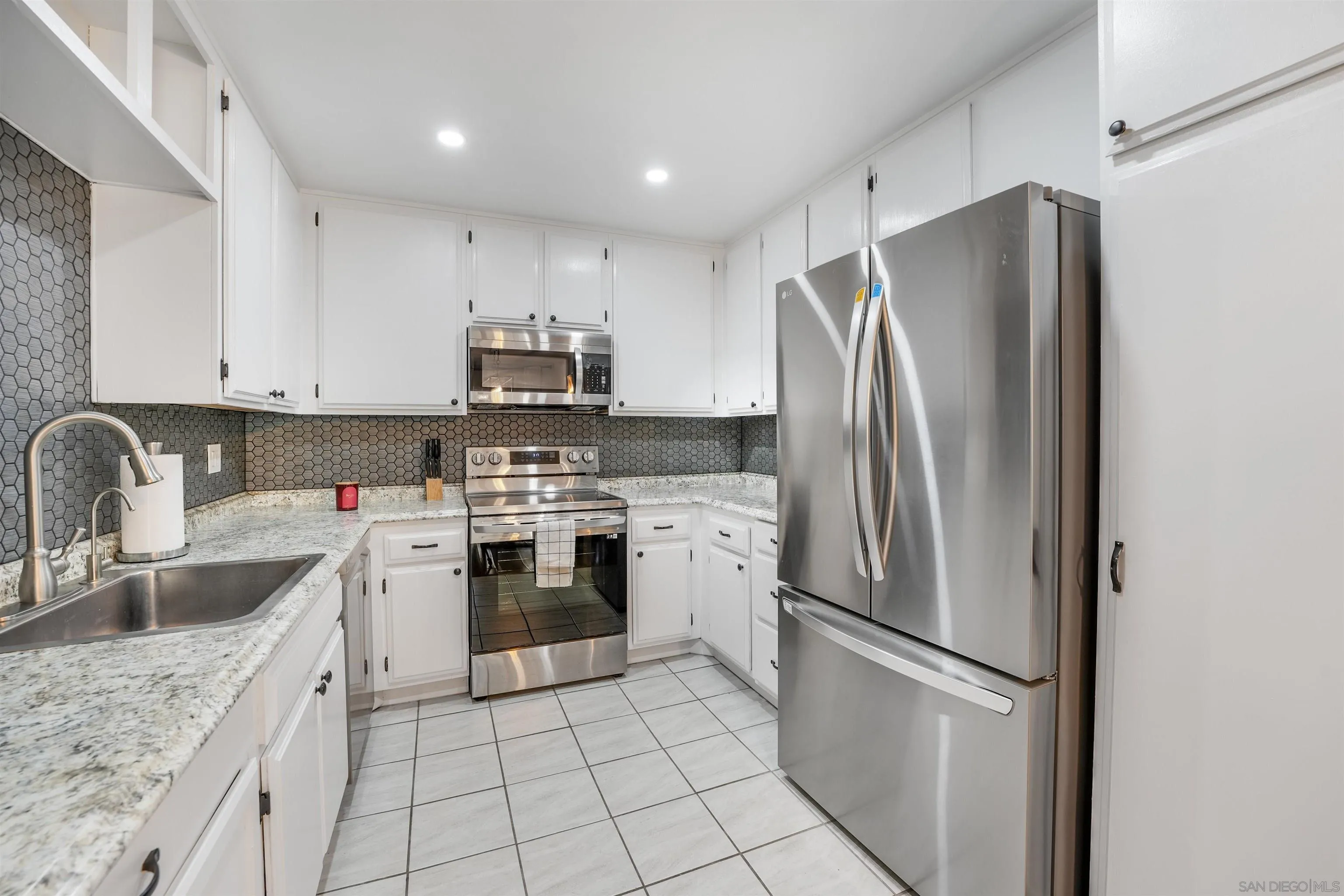 Photo #12: 260011235 Listing: Photo #12