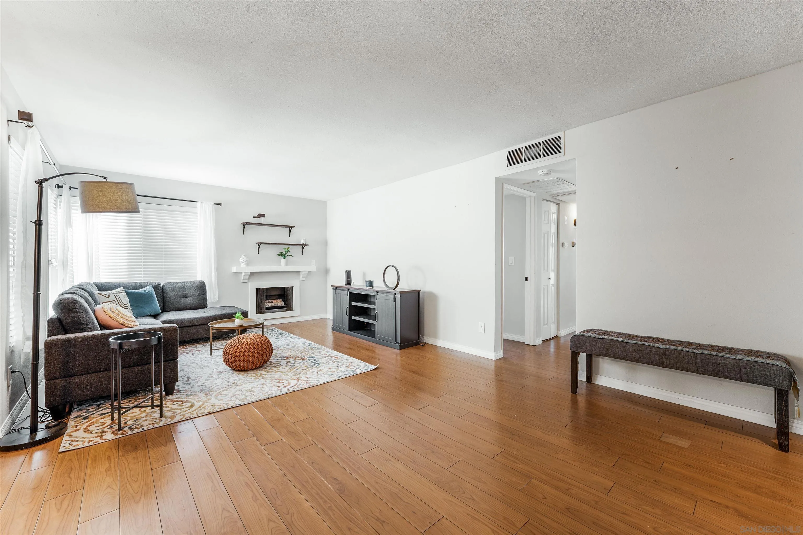 Photo #2: 260011235 Listing: Photo #2