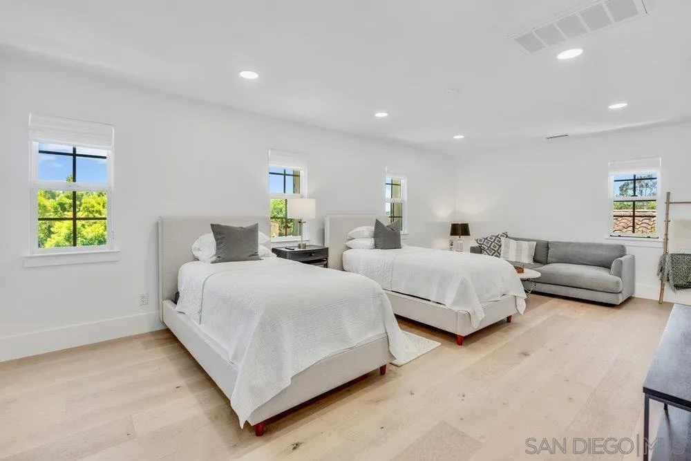 https://cdn.realtyfeed.com/cdn/127/260011236/8582cbeb1c0c7e181dc37c1fe35edf16.webp