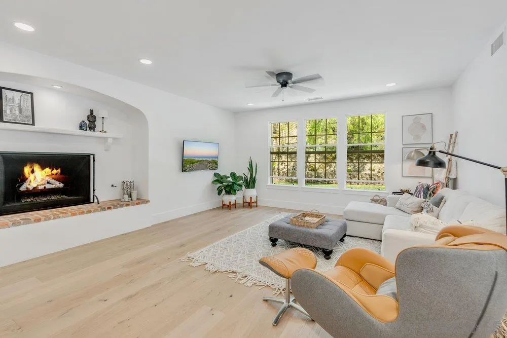 https://cdn.realtyfeed.com/cdn/127/260011236/990d8eb24e9e48bdd42780b0fe6ca9ab.webp