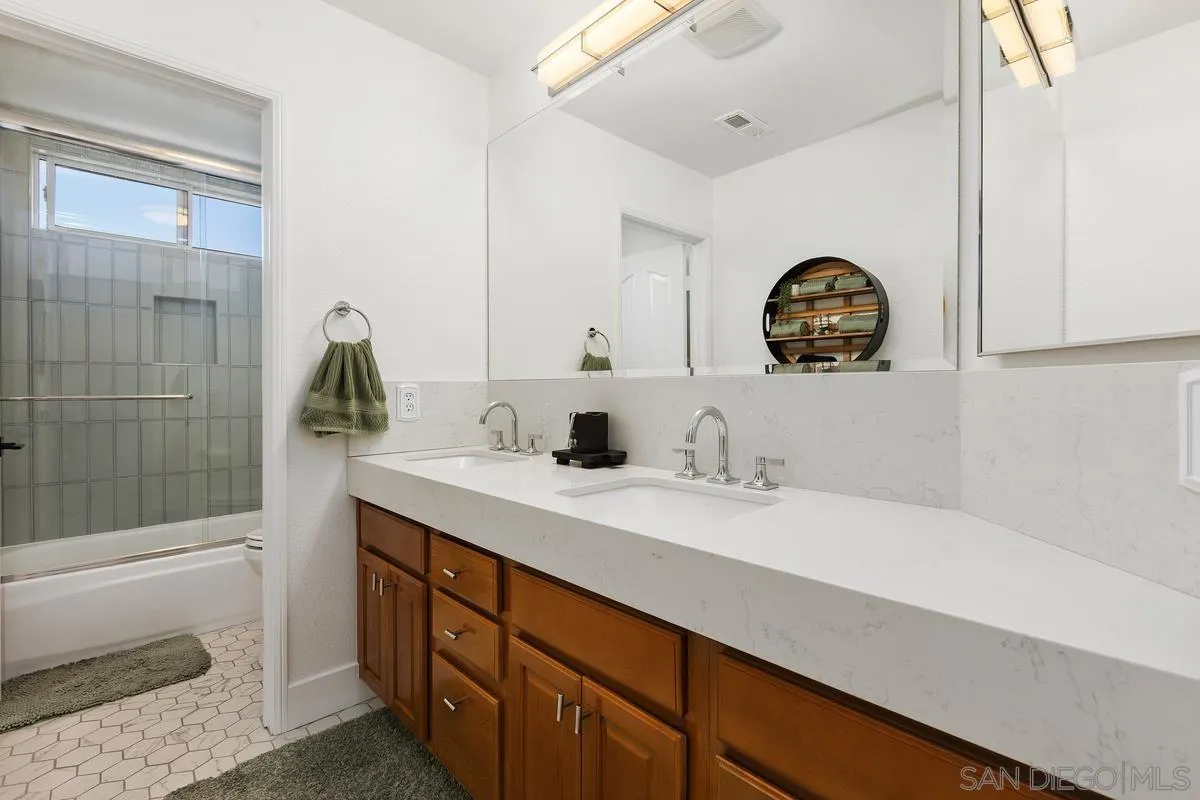https://cdn.realtyfeed.com/cdn/127/260011237/79f084360f8467f2cef5611a9ea8e42a.webp