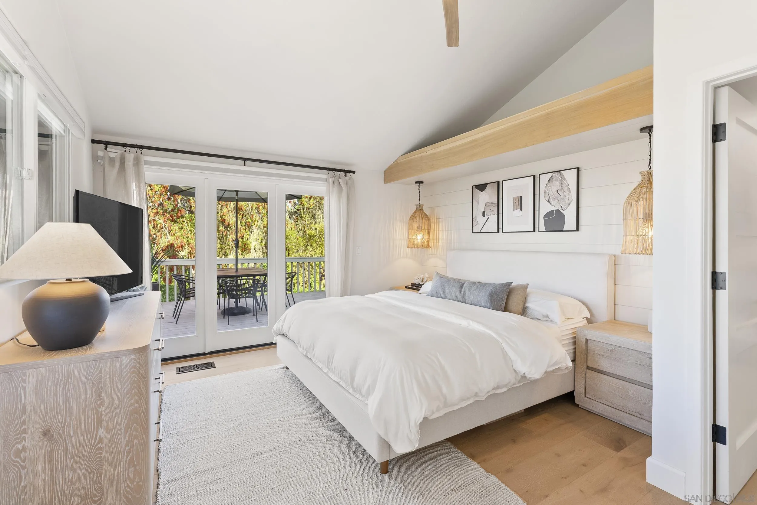 https://cdn.realtyfeed.com/cdn/127/260011243/d5b61e1cba32ce64490e12ca060bec37.webp