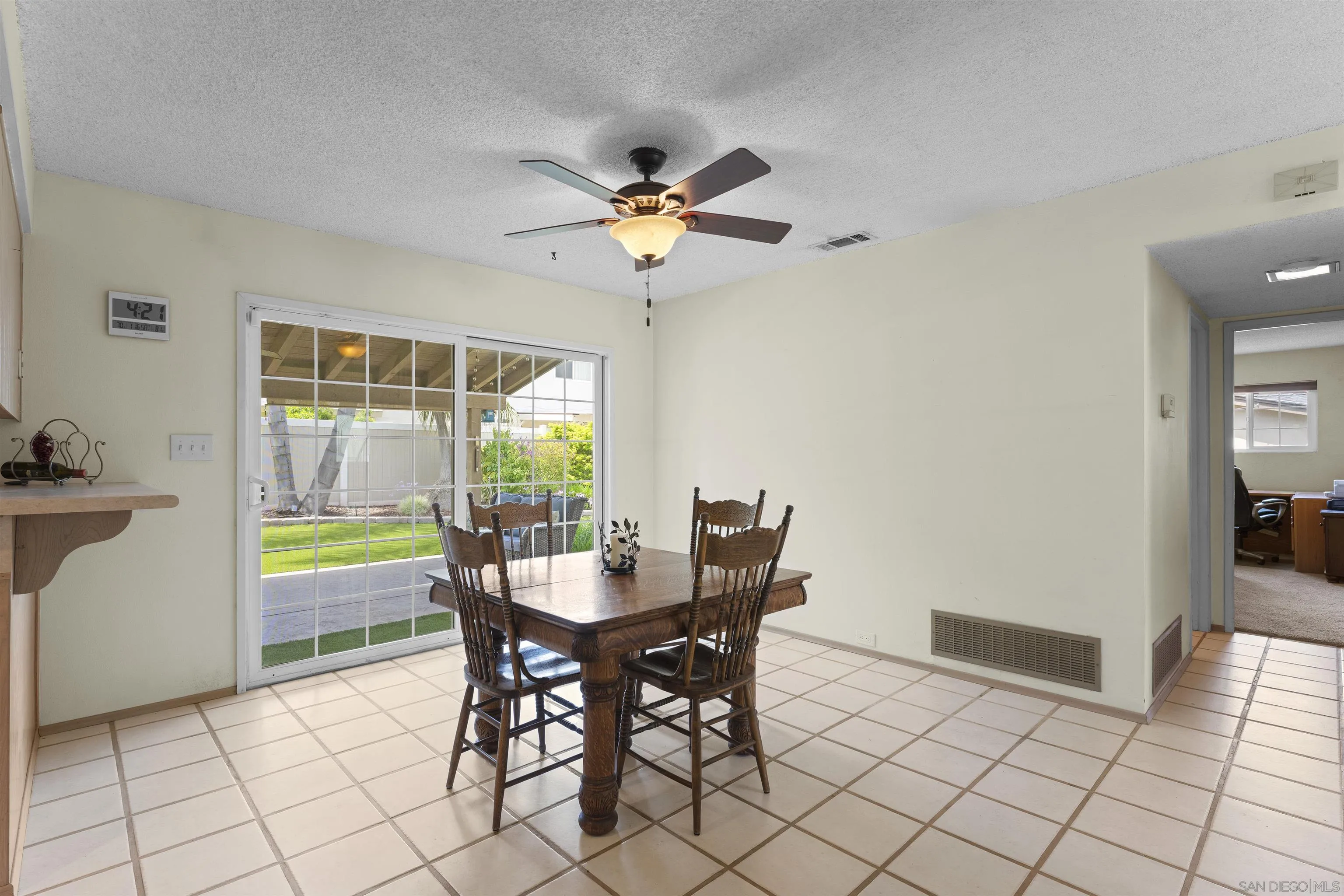 https://cdn.realtyfeed.com/cdn/127/260011245/c2d0898bff6a84434e8e3b9afc25d9a6.webp