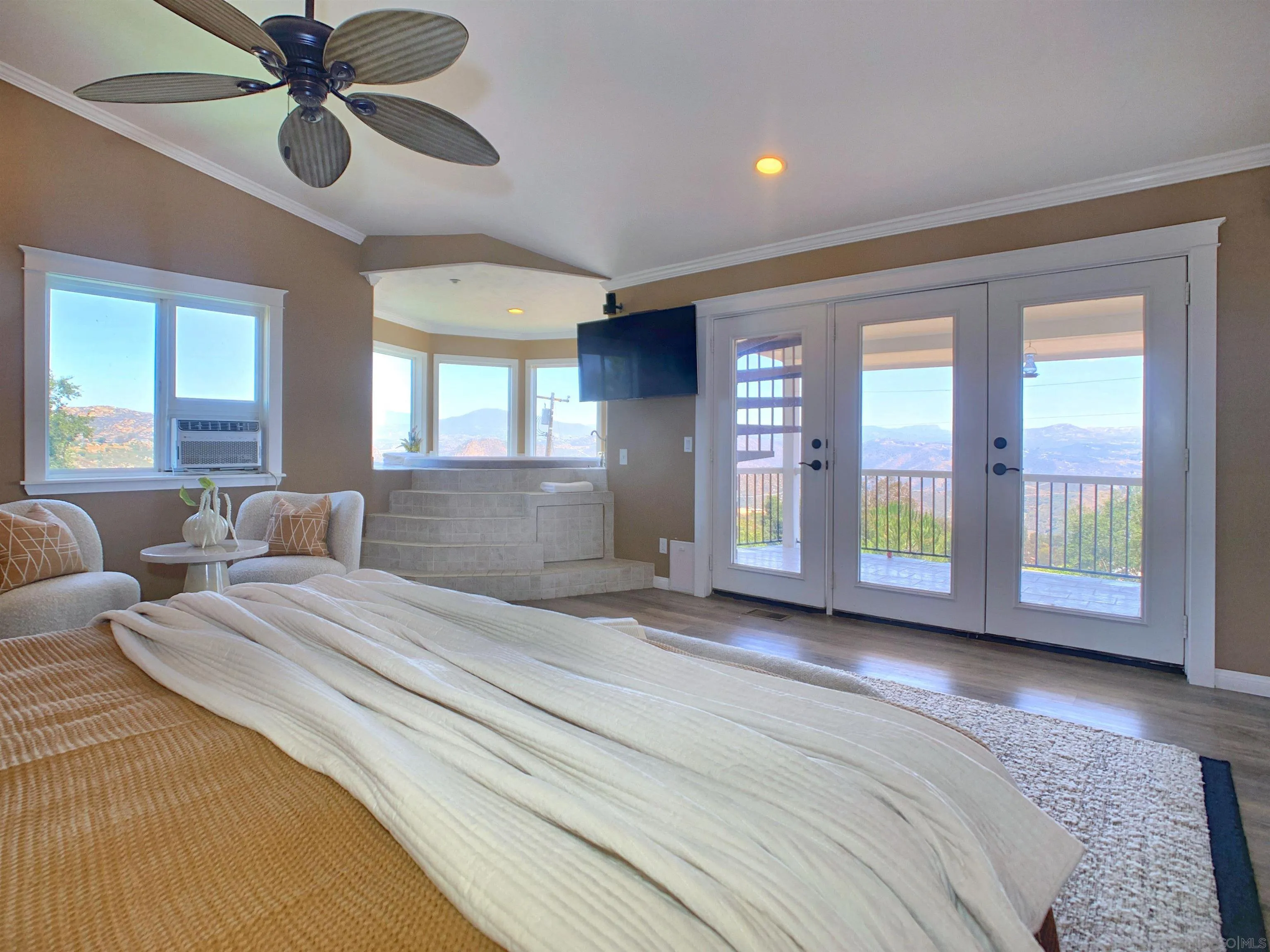 https://cdn.realtyfeed.com/cdn/127/260011249/221358645ebe416cf7bb4f092cc19da4.webp