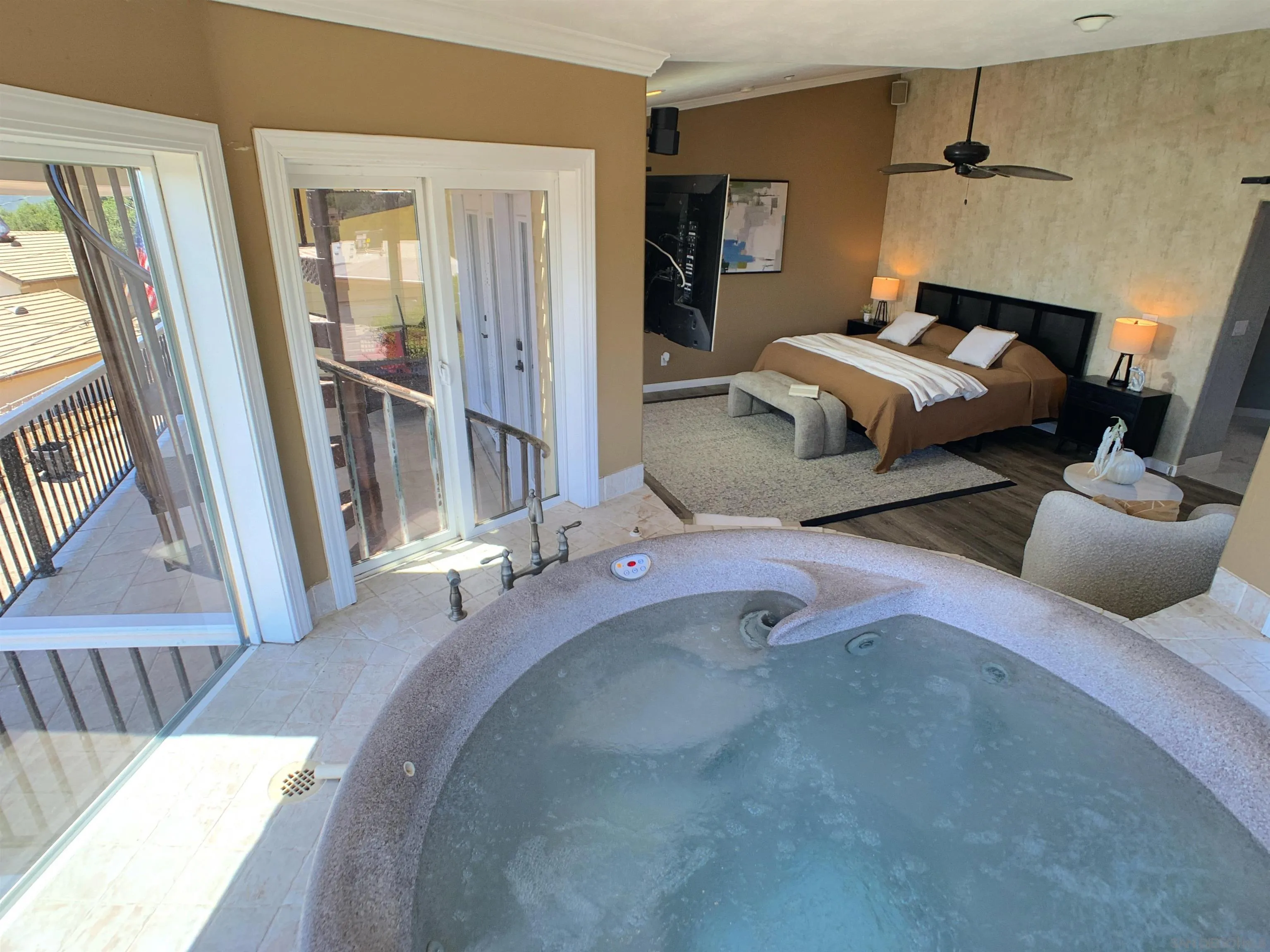 https://cdn.realtyfeed.com/cdn/127/260011249/efb2af42cbba7041b78b49e7bd682318.webp