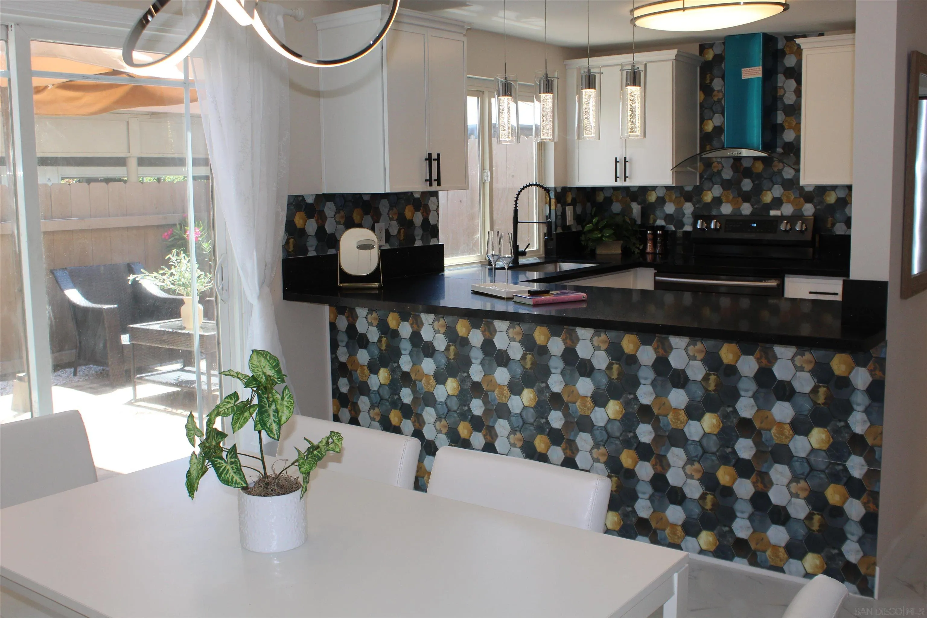 Photo #2: 260011250 Listing: Photo #2