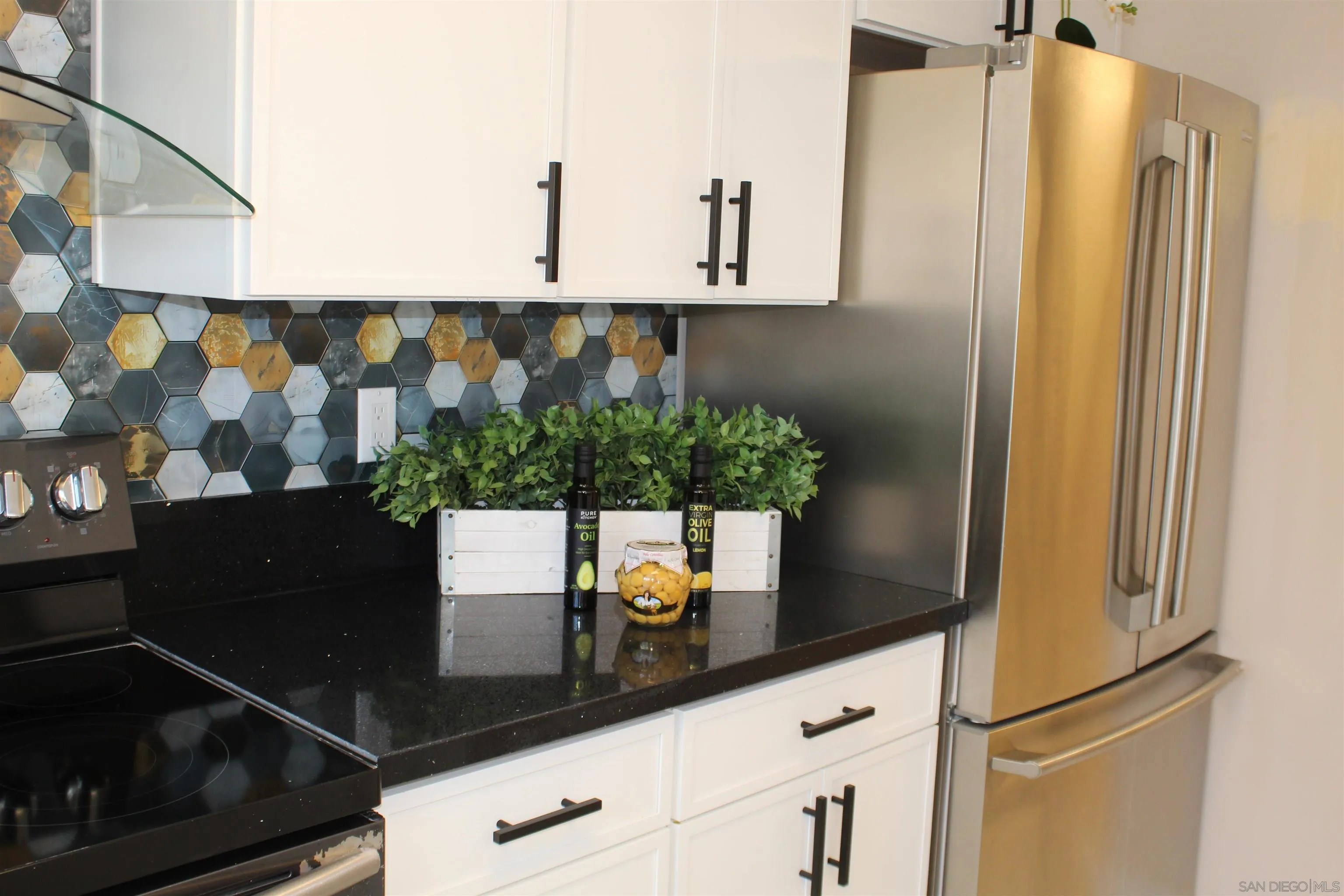 Photo #4: 260011250 Listing: Photo #4