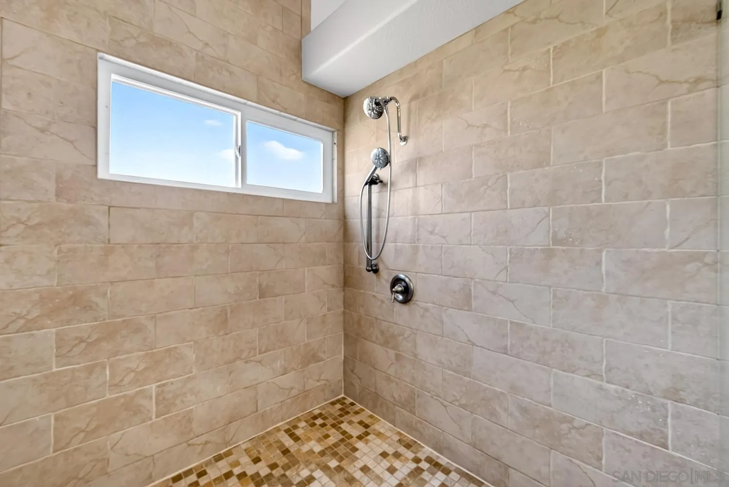 https://cdn.realtyfeed.com/cdn/127/260011252/5bfda1fc680889471b67654dadb1f4b8.webp