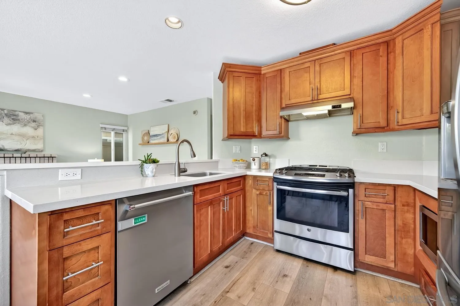 https://cdn.realtyfeed.com/cdn/127/260011252/cff9facee0199848b42eea93a2f4285f.webp