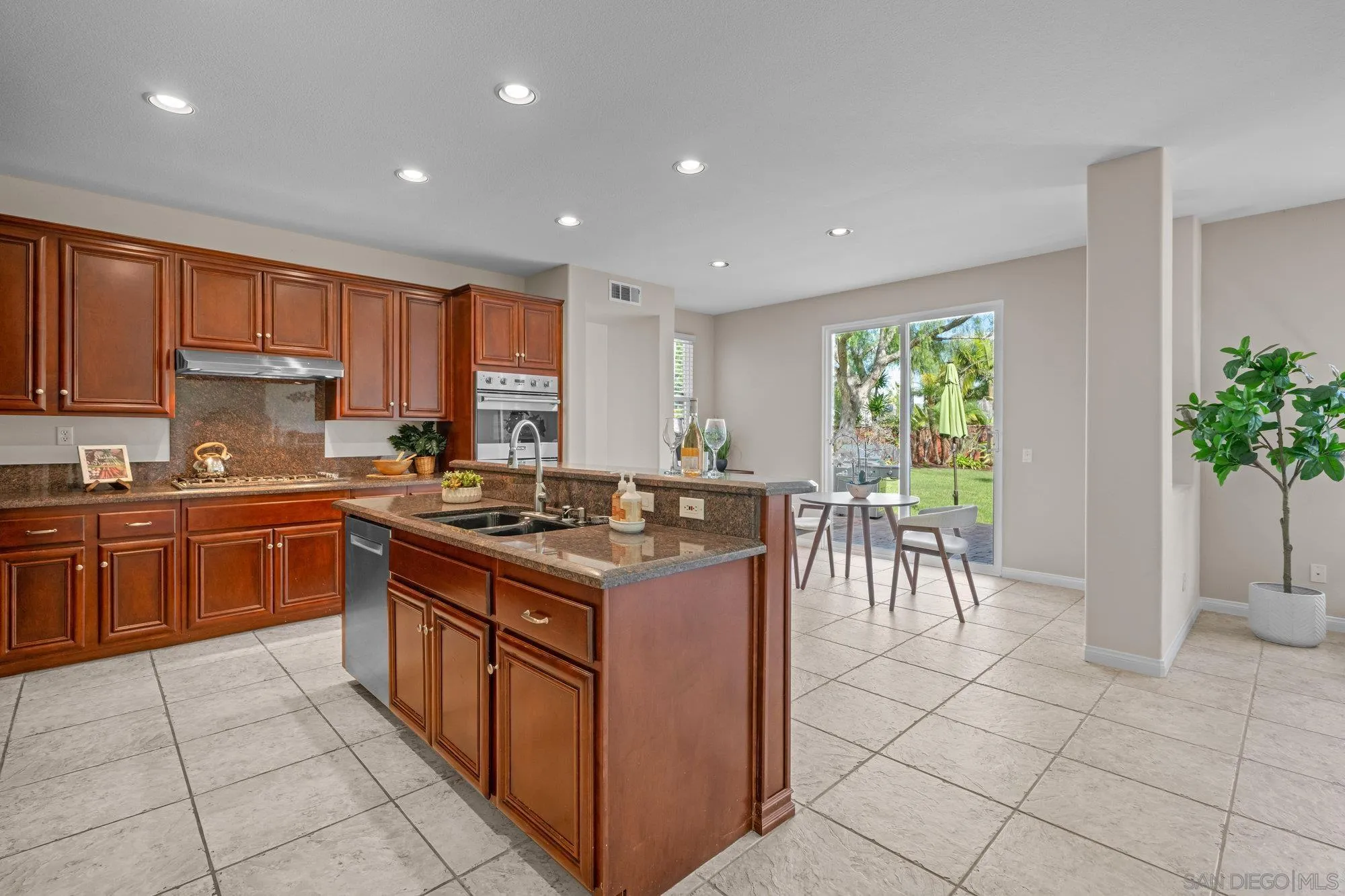 https://cdn.realtyfeed.com/cdn/127/260011254/a72b7c20fd7976286c68e23c50d0aecd.webp