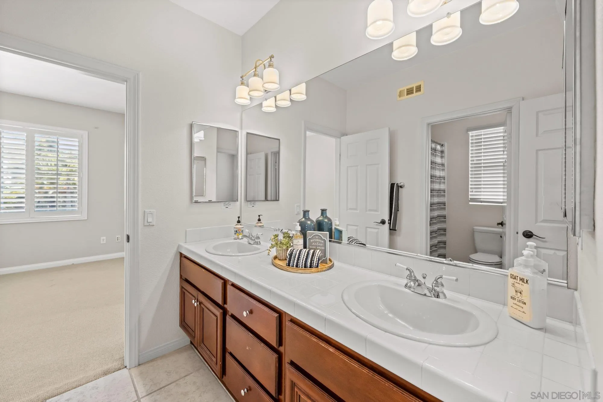 https://cdn.realtyfeed.com/cdn/127/260011254/c33b609fdd9deb17c5f9c74ef468363f.webp