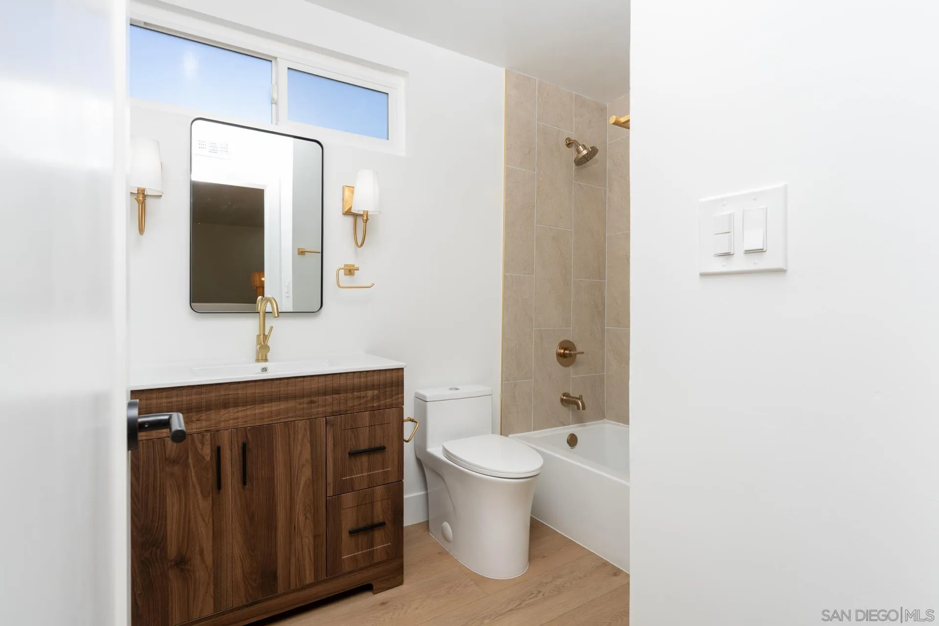 https://cdn.realtyfeed.com/cdn/127/260011257/4bfc8977c8340108f3ff169e7cfe1b7a.webp