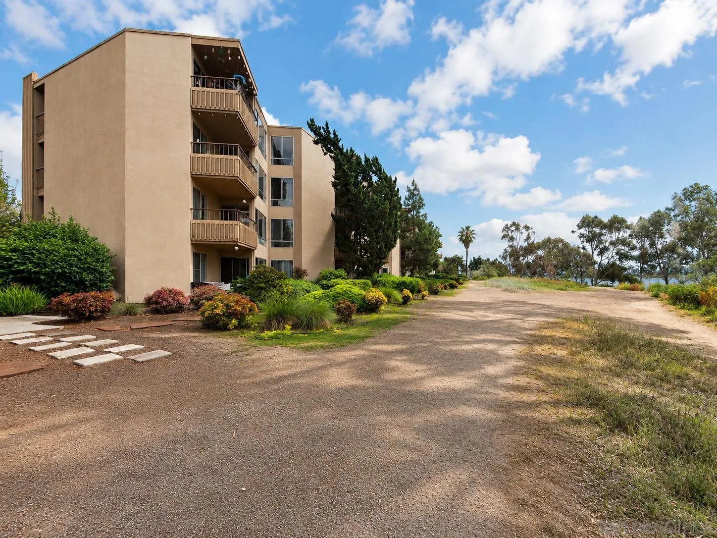 https://cdn.realtyfeed.com/cdn/127/260011264/cc9fb32267b73c0da47b9dd9f24db5dd.webp