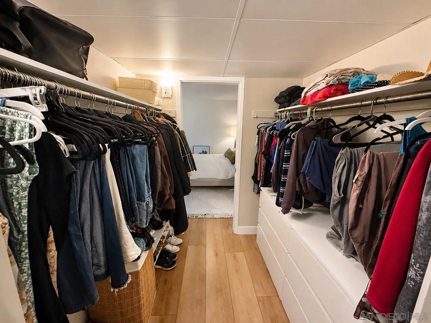https://cdn.realtyfeed.com/cdn/127/260011264/da17f544b90227eaaf433f221d0b9cc7.webp