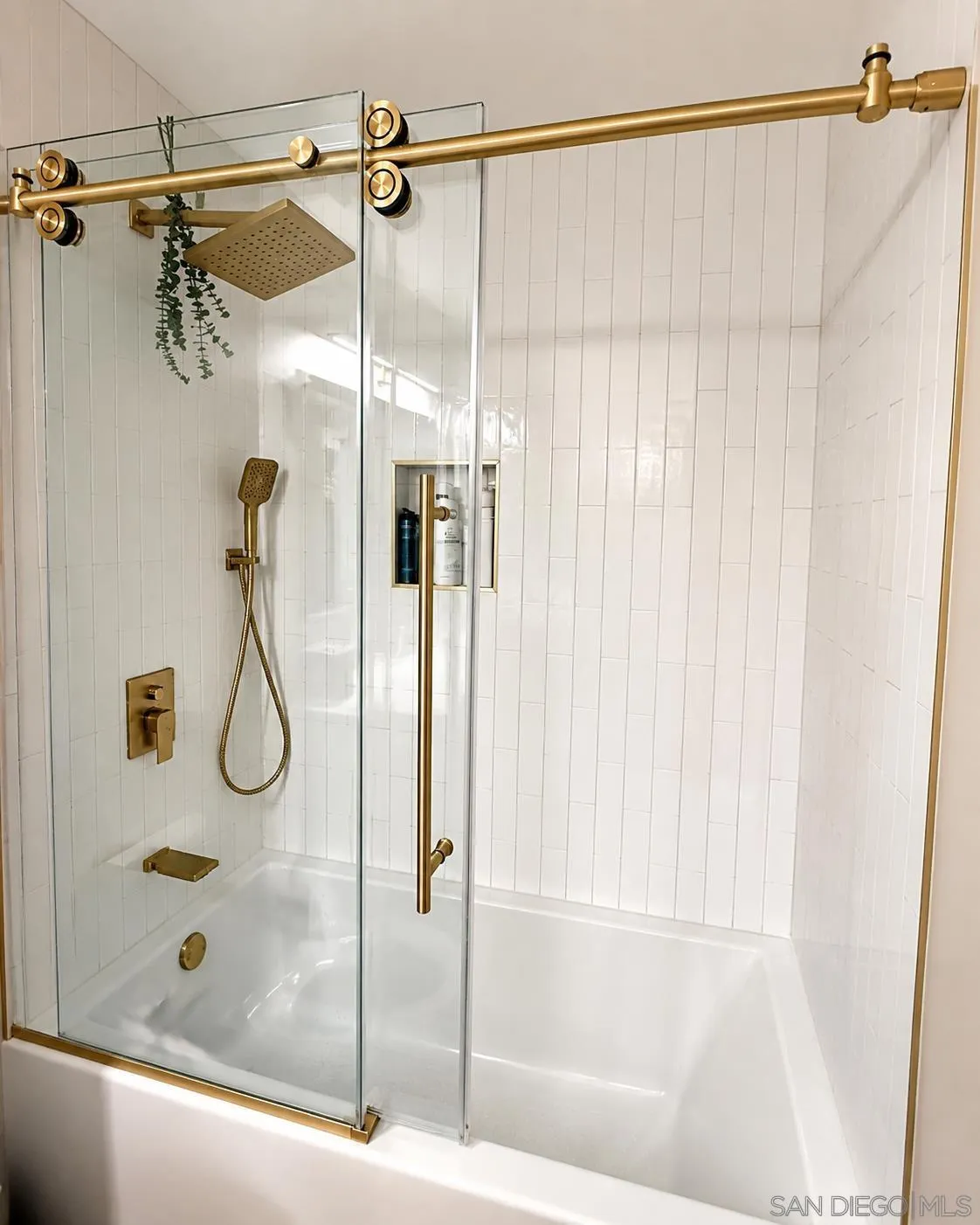 https://cdn.realtyfeed.com/cdn/127/260011264/e05130e83cdbbb05d344addcbabcfe62.webp