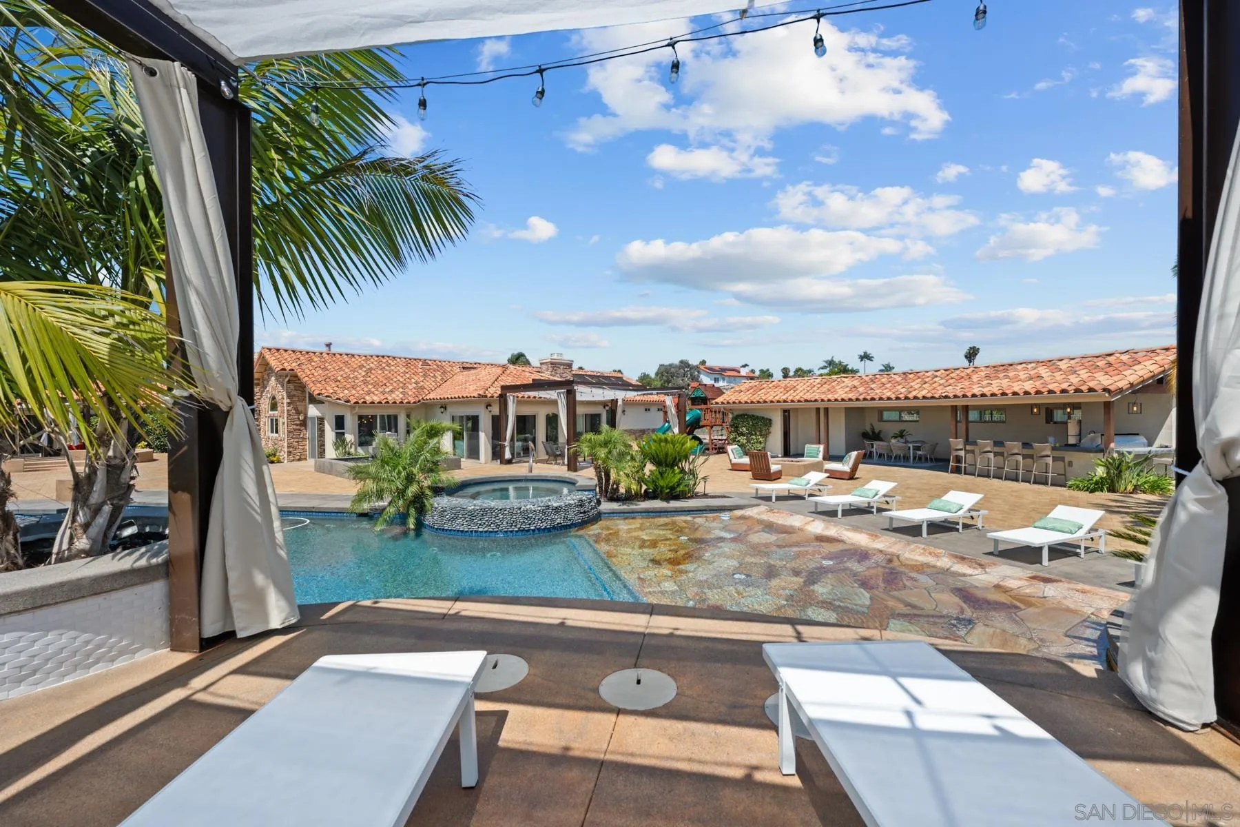 https://cdn.realtyfeed.com/cdn/127/260011270/037cf53cb799eede0dd3bc89ffb5f064.webp