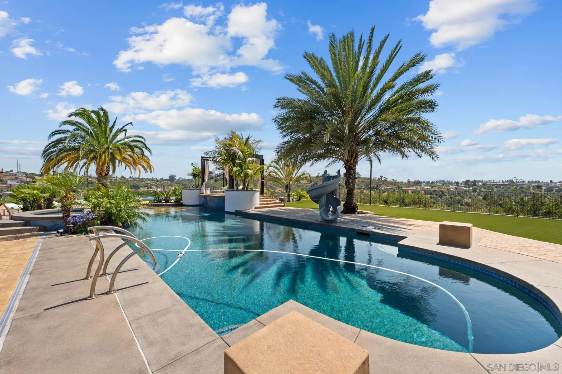 https://cdn.realtyfeed.com/cdn/127/260011270/227e871a5ea4d9fcdf9d035ada9be47e.webp