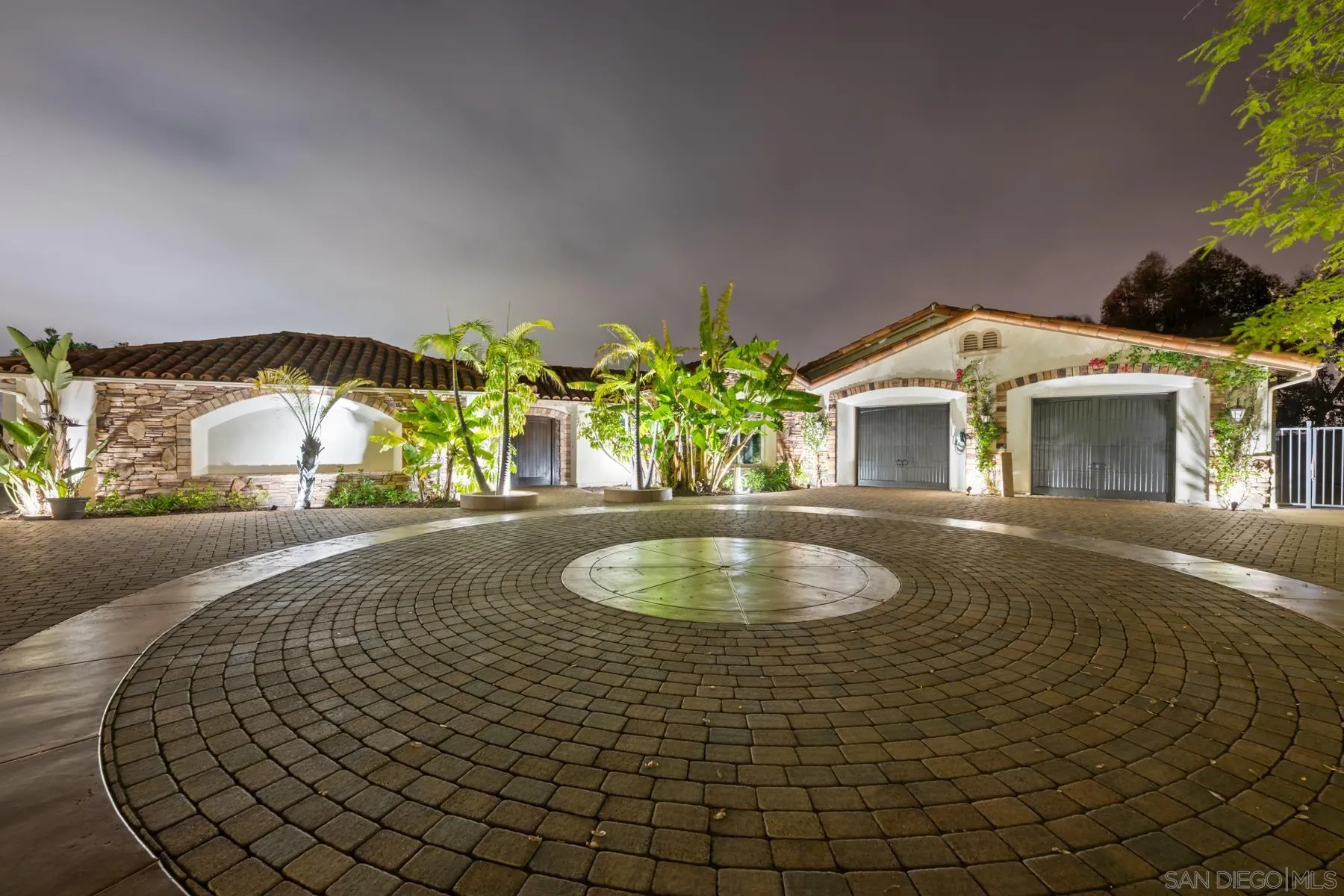 https://cdn.realtyfeed.com/cdn/127/260011270/261cfbad2c5b0d454902046e08fe3889.webp