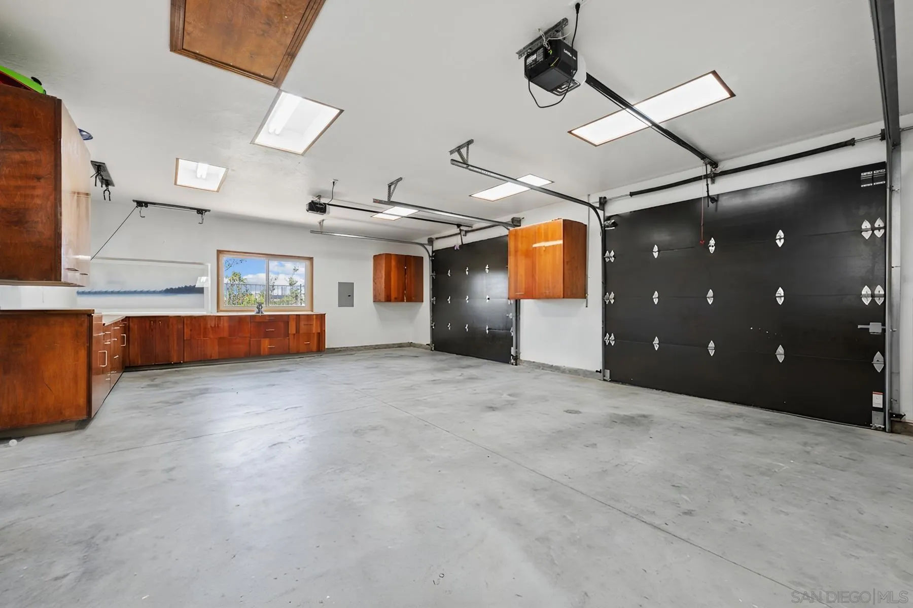 https://cdn.realtyfeed.com/cdn/127/260011270/348f64607b85ec7c7bd0060aee3412b3.webp