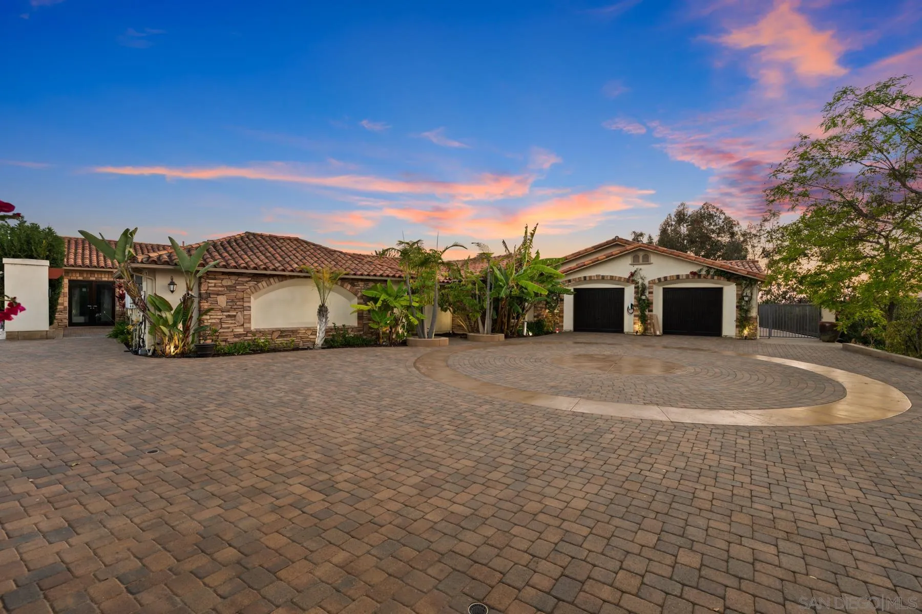 https://cdn.realtyfeed.com/cdn/127/260011270/3b1d591fa73ca09b52eaf43d853e1bf5.webp