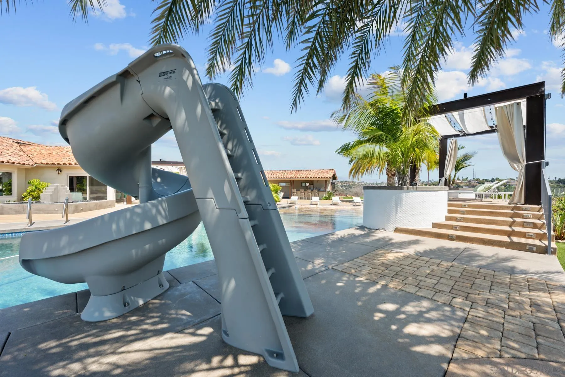 https://cdn.realtyfeed.com/cdn/127/260011270/6d4d05de628849808cd5b3e368eca4cb.webp