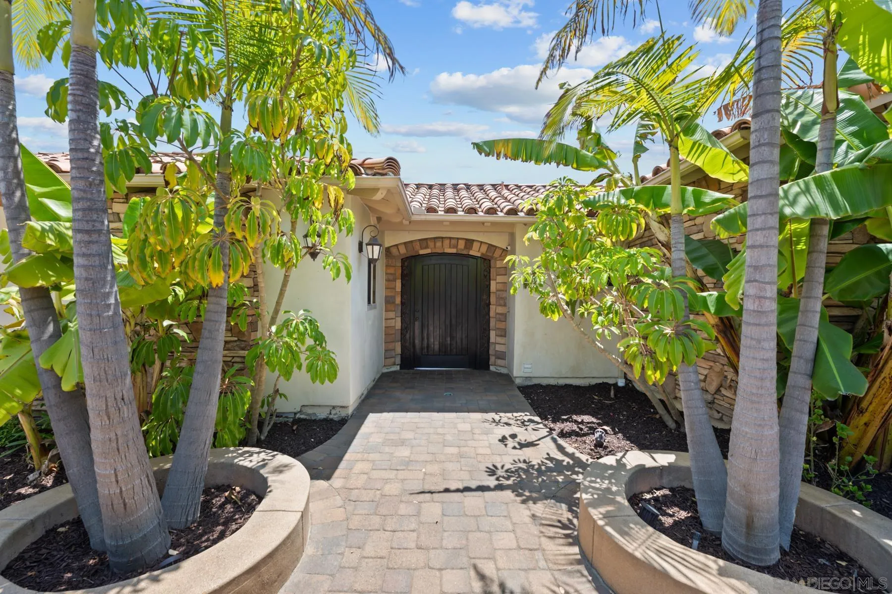 https://cdn.realtyfeed.com/cdn/127/260011270/71313309aa75bd6d9a2e27d535fed79f.webp