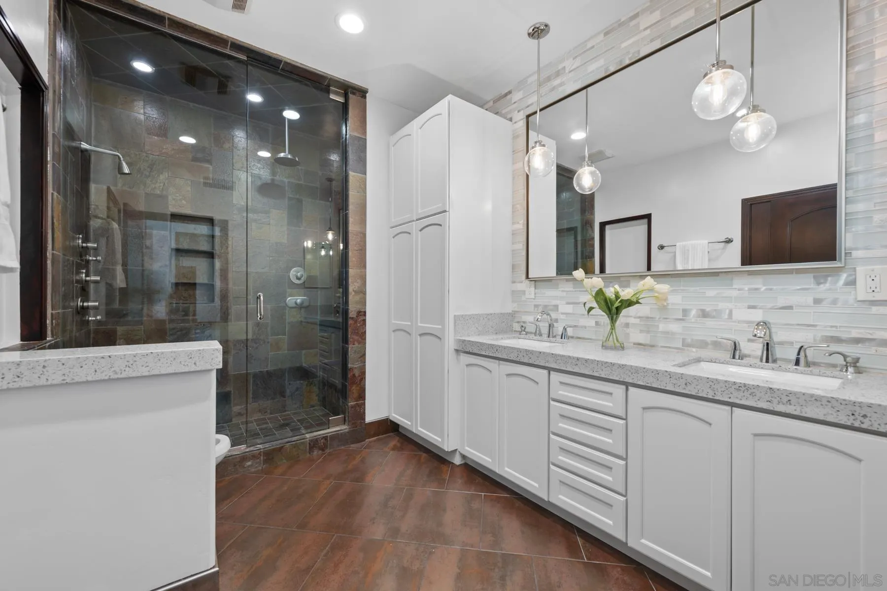 https://cdn.realtyfeed.com/cdn/127/260011270/8d97bbefe279f559f76b6ee1bf34a589.webp