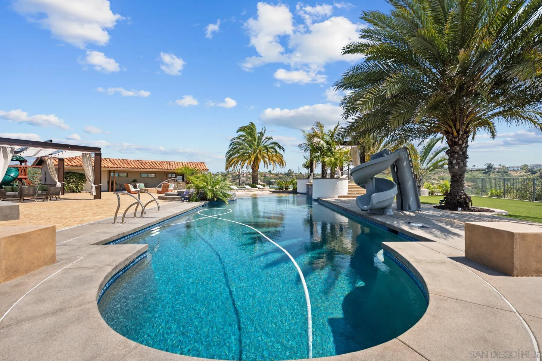 https://cdn.realtyfeed.com/cdn/127/260011270/e3ad49196febc4db77522e27d0afde79.webp