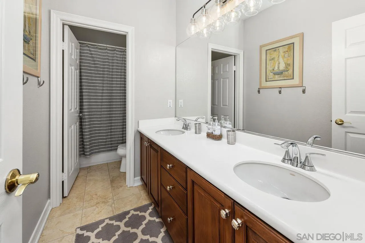 https://cdn.realtyfeed.com/cdn/127/260011271/fa373ab87c58882a4ef61b098579f3a8.webp