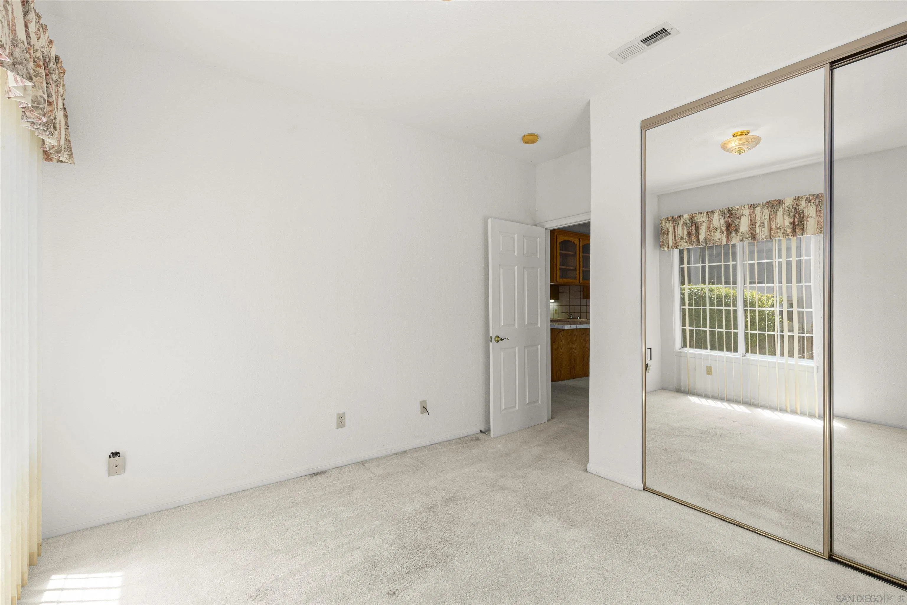 https://cdn.realtyfeed.com/cdn/127/260011275/6599d4ed0a79e9da85468a520e1f3cba.webp