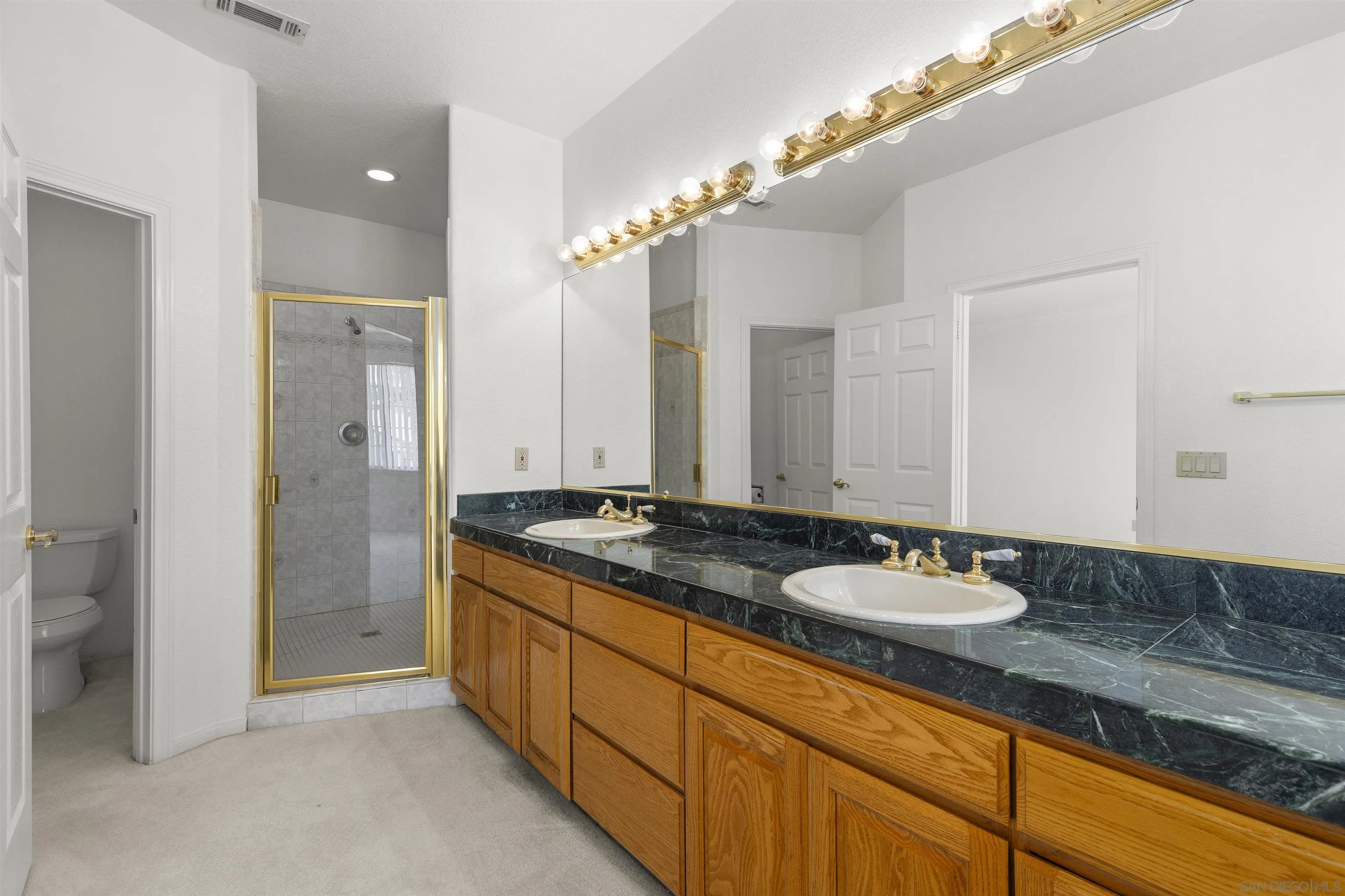 https://cdn.realtyfeed.com/cdn/127/260011275/68c9644a1298d8e990074c71f853fde1.webp
