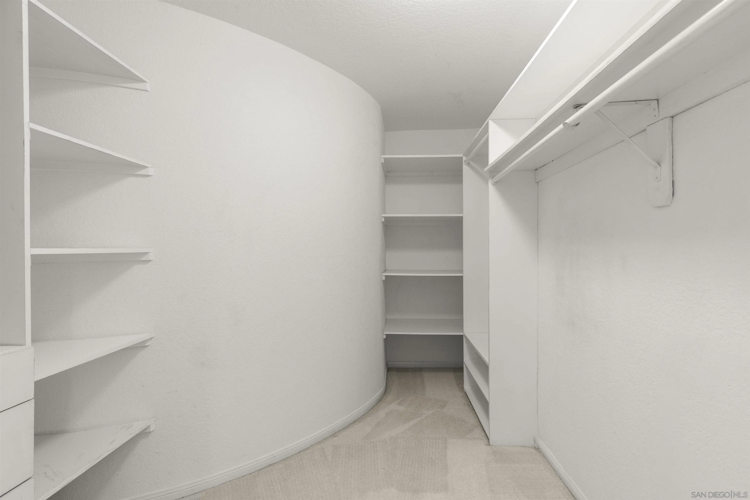 https://cdn.realtyfeed.com/cdn/127/260011275/6cdc37a53b558d0858ef324e9109067b.webp