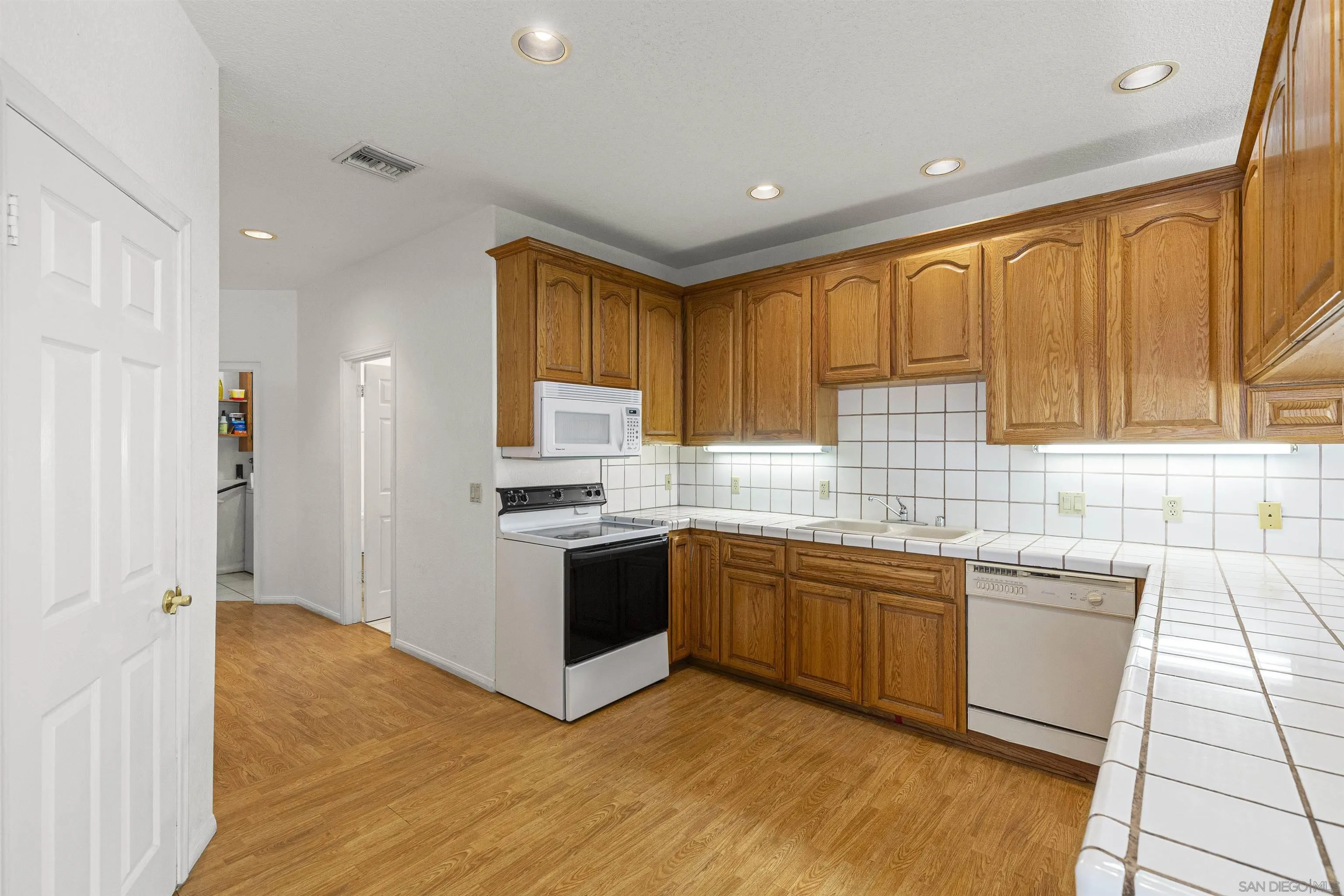 https://cdn.realtyfeed.com/cdn/127/260011275/6ea24b00c87a3b584a228547c2a9f3f5.webp