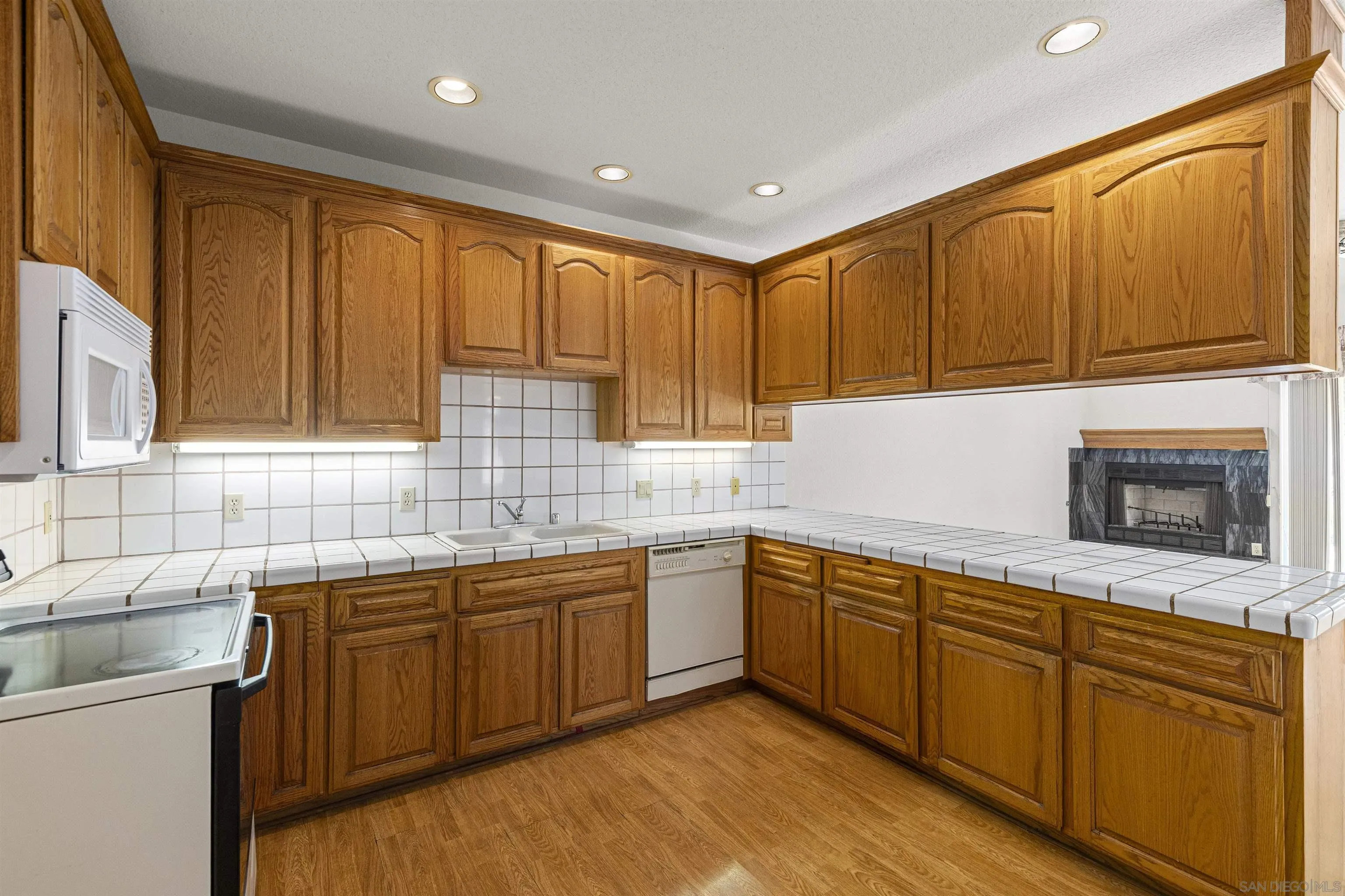 https://cdn.realtyfeed.com/cdn/127/260011275/8a94af8394a7fc5d551bf2c431a3946c.webp
