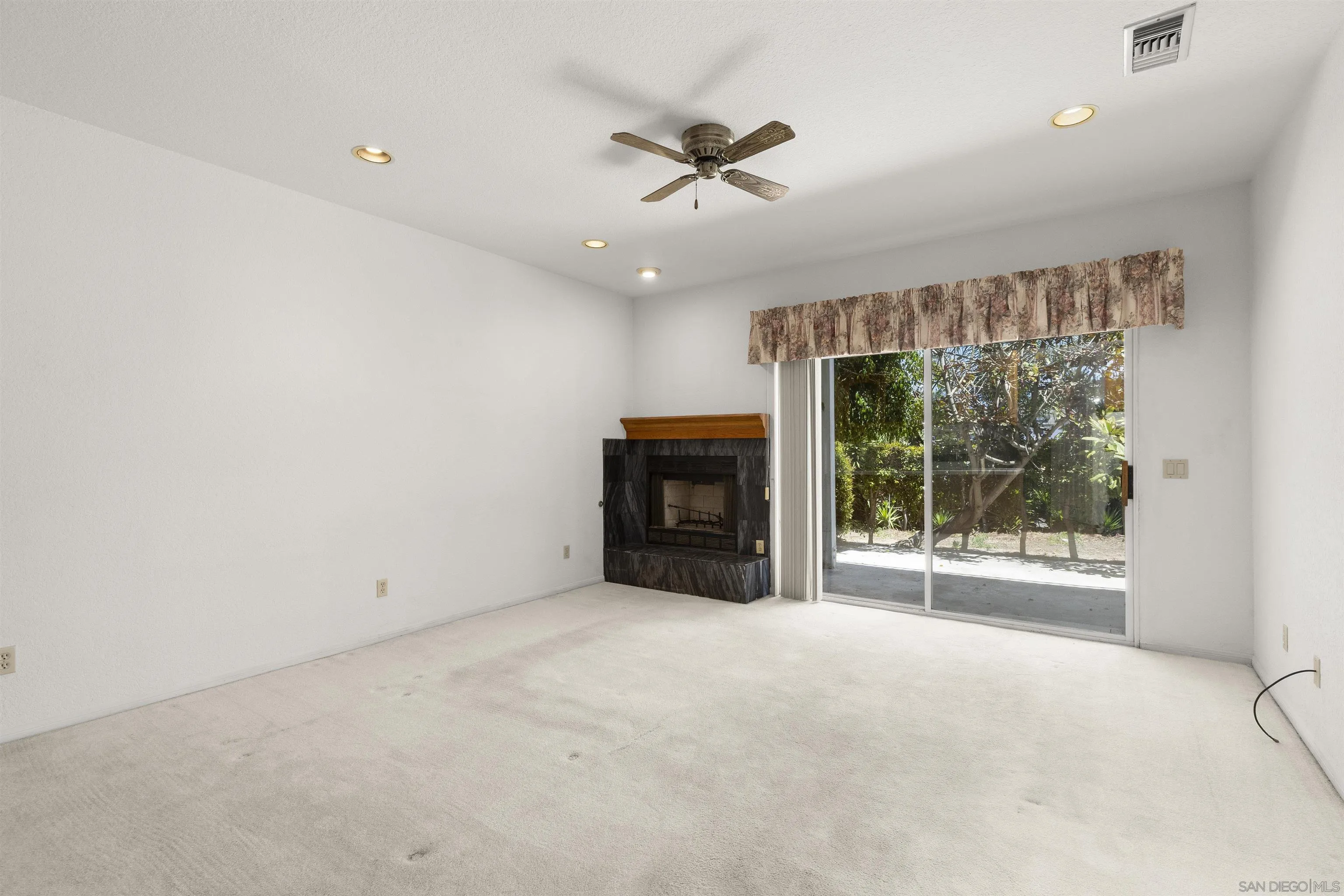 https://cdn.realtyfeed.com/cdn/127/260011275/9fcd47d1c18395d2725fe08956656f8e.webp