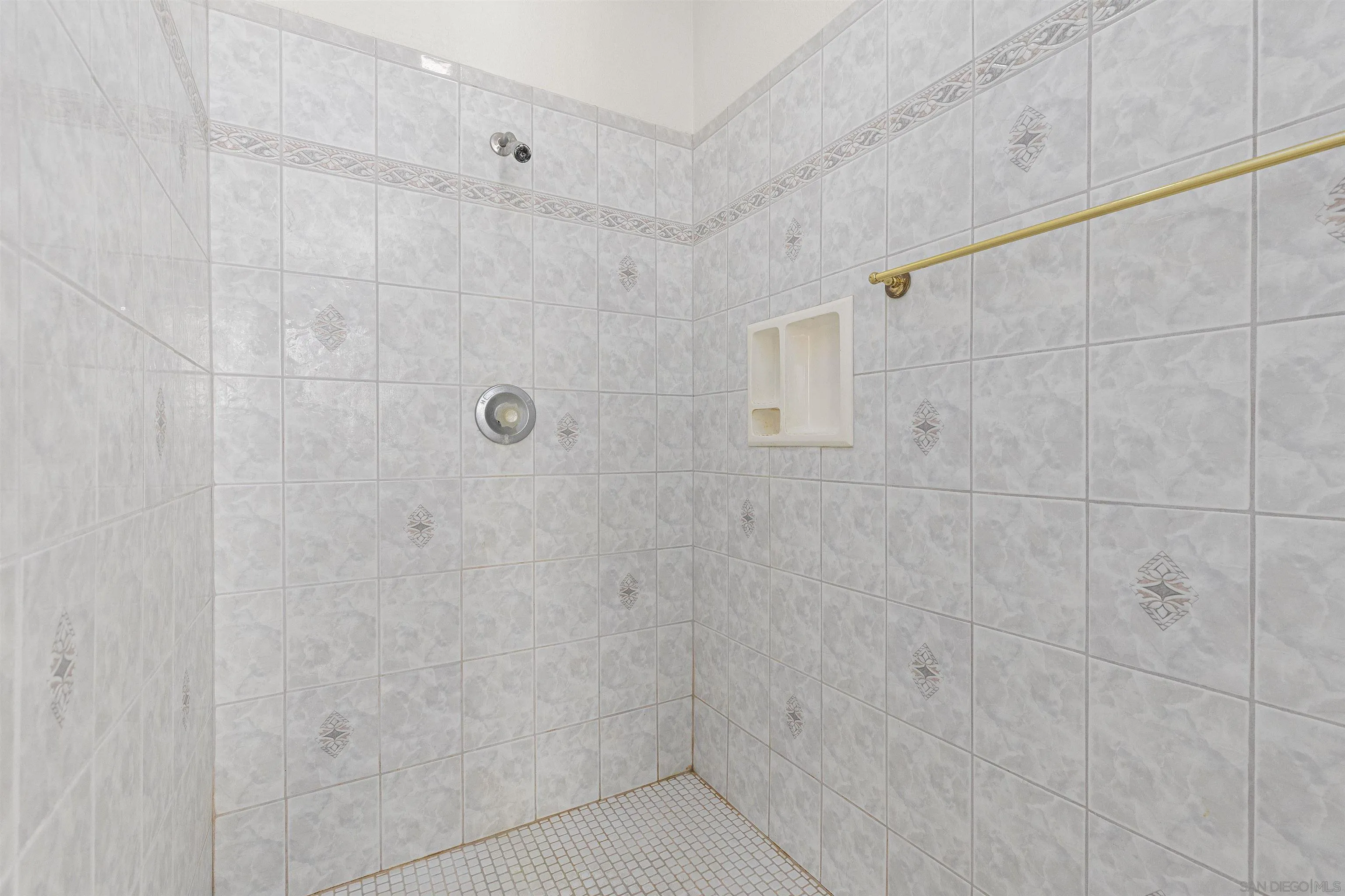 https://cdn.realtyfeed.com/cdn/127/260011275/a9c19f7c4ae113a7773876f339ae5e5d.webp