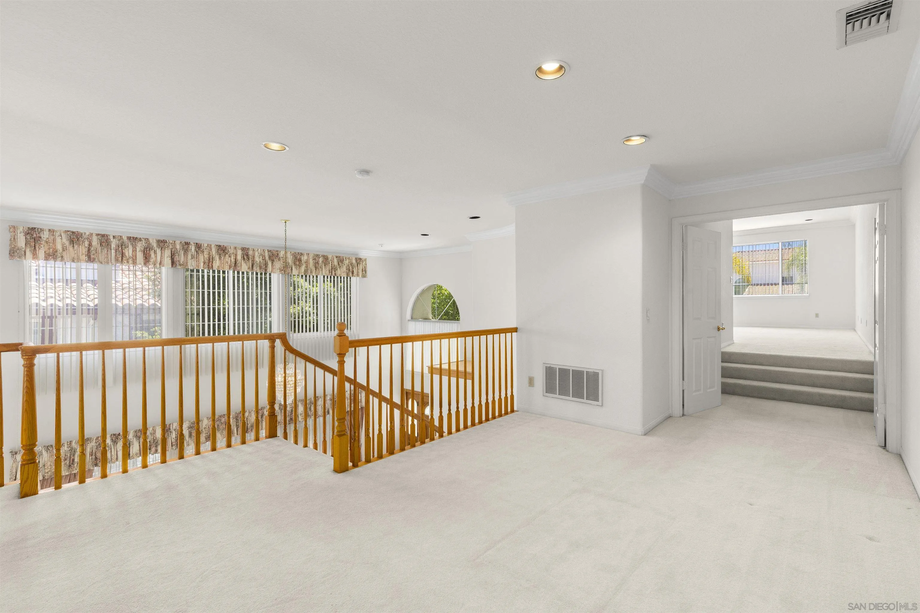 https://cdn.realtyfeed.com/cdn/127/260011275/db7a18b87a1c05aa6a48bb58de4a2780.webp