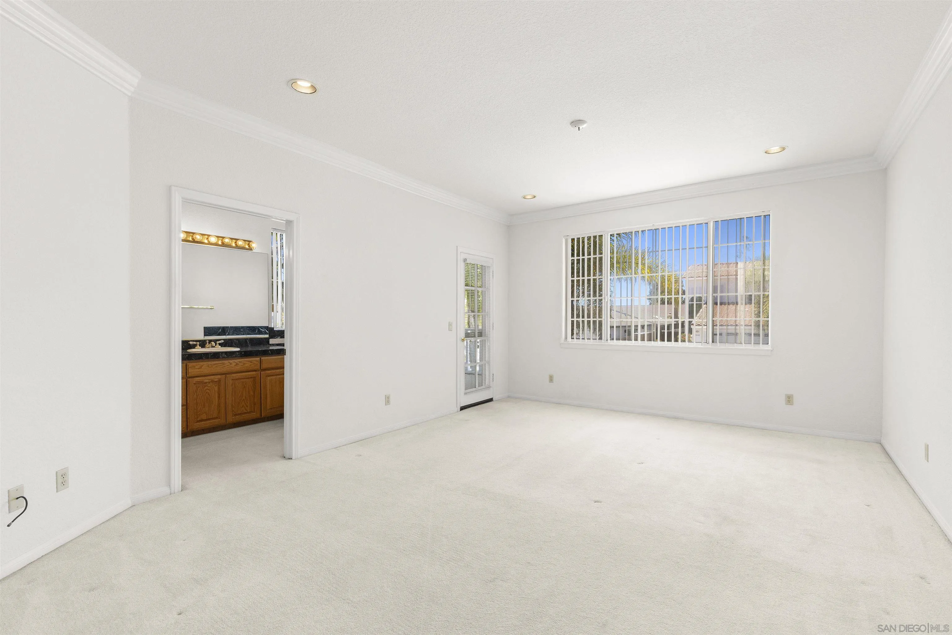 https://cdn.realtyfeed.com/cdn/127/260011275/efbb2e193ef3a651d5df4400885868ec.webp