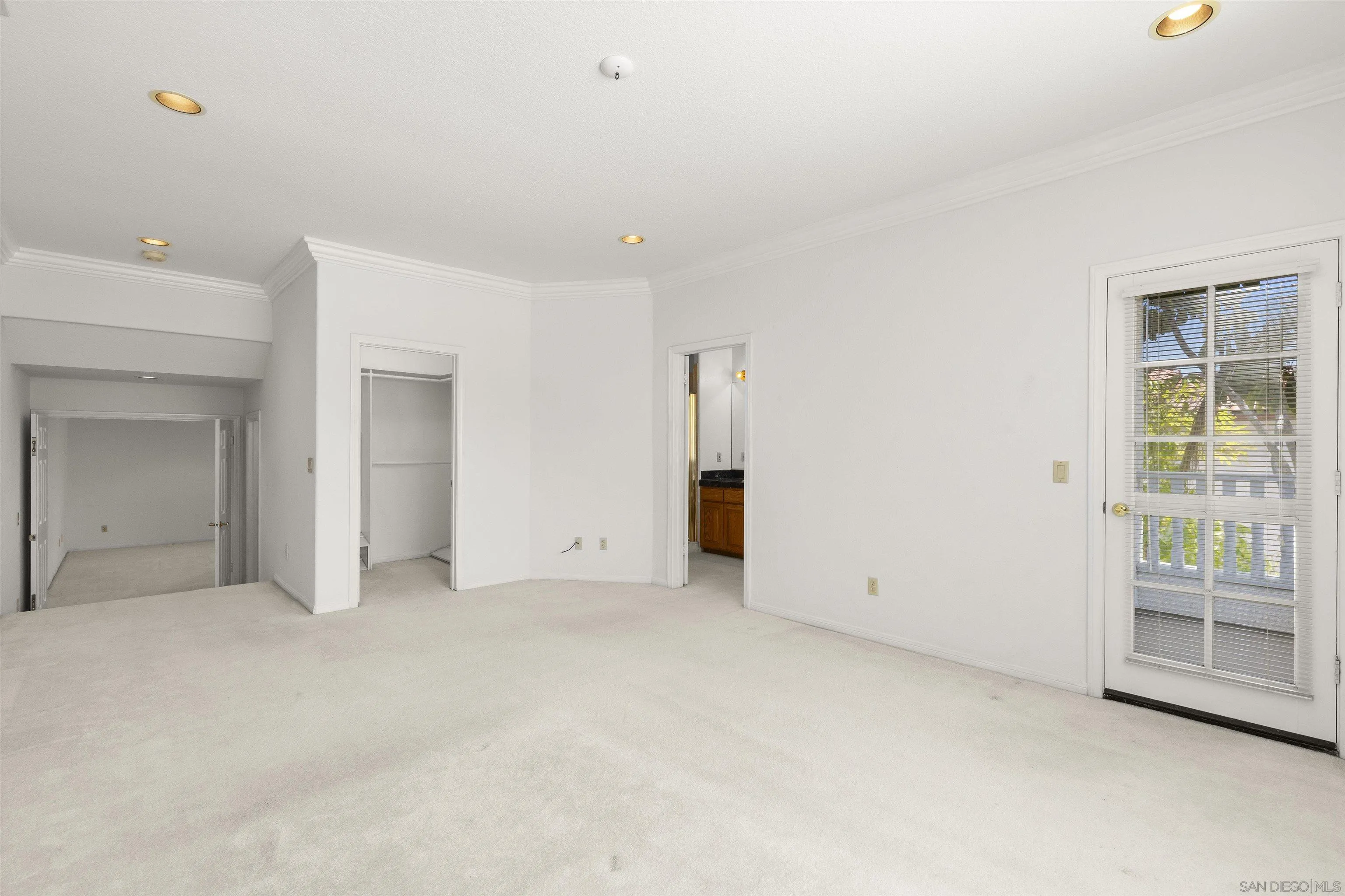 https://cdn.realtyfeed.com/cdn/127/260011275/f2ffaf7811399f693aa8333876519a22.webp
