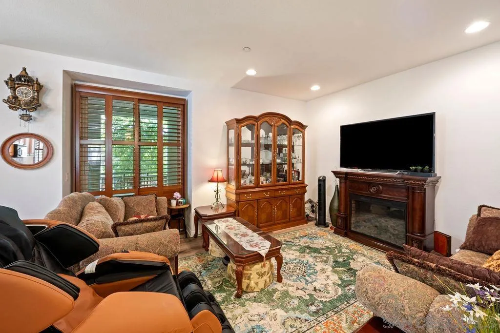 Photo #3: 260011276 Listing: Photo #3