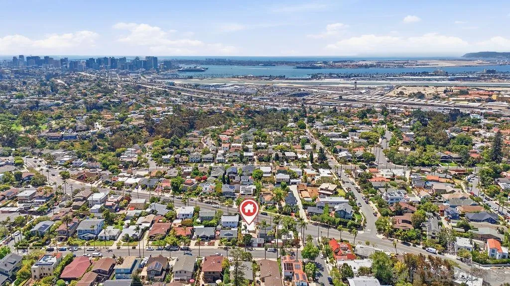 https://cdn.realtyfeed.com/cdn/127/260011281/192d393aa4a069bbd65277f99de33c7f.webp