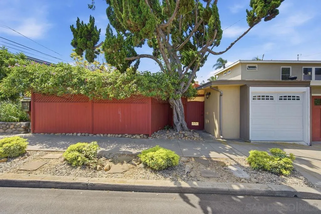 https://cdn.realtyfeed.com/cdn/127/260011281/6c67b61fa7d1f7a7023b9e7146e8f809.webp