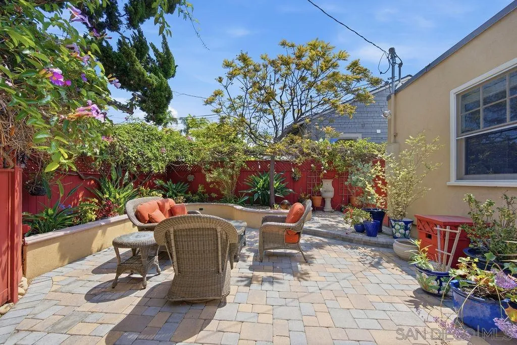 https://cdn.realtyfeed.com/cdn/127/260011281/f98ac29917bf1ee6529f83cc824339e0.webp