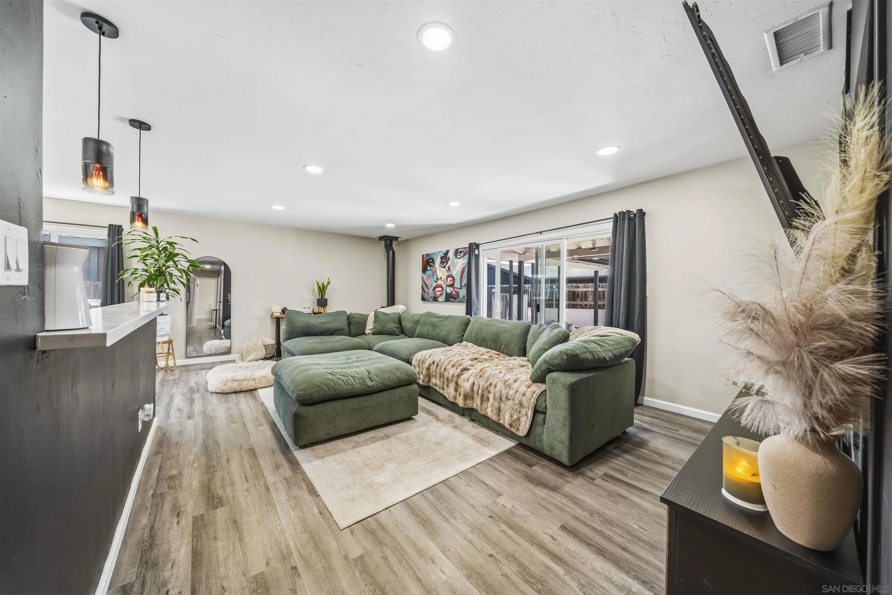 https://cdn.realtyfeed.com/cdn/127/260011282/123ddaf39e61d5da1f4589a172821832.webp