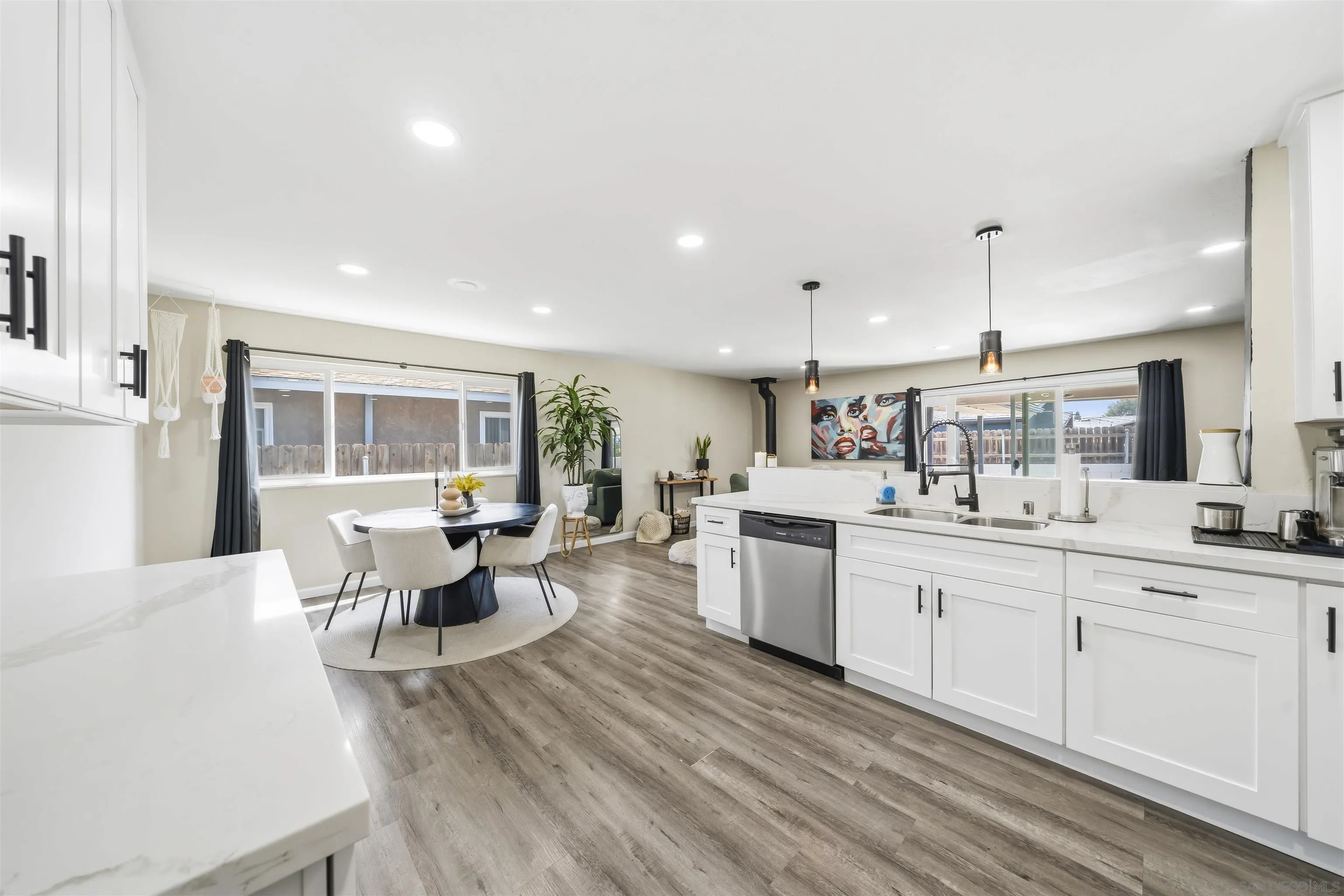 https://cdn.realtyfeed.com/cdn/127/260011282/2d01e43da0c47bc998152b1249442208.webp
