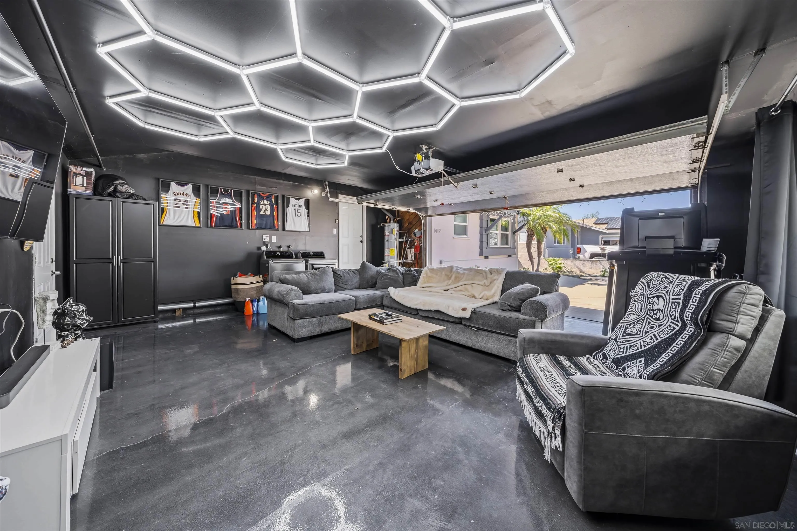 https://cdn.realtyfeed.com/cdn/127/260011282/3d3888b38feeb52f58bc0e94f50effaa.webp
