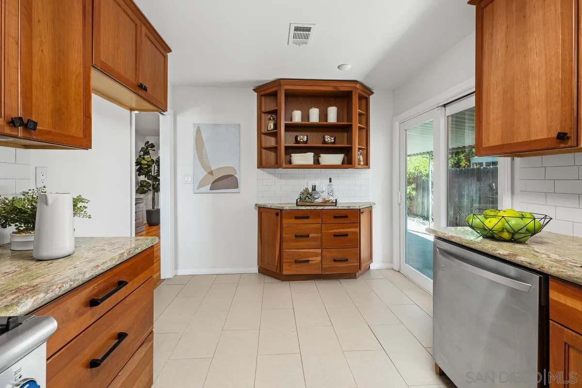 https://cdn.realtyfeed.com/cdn/127/260011285/c9cc461545be47bf0f3167de21e4e7ca.webp