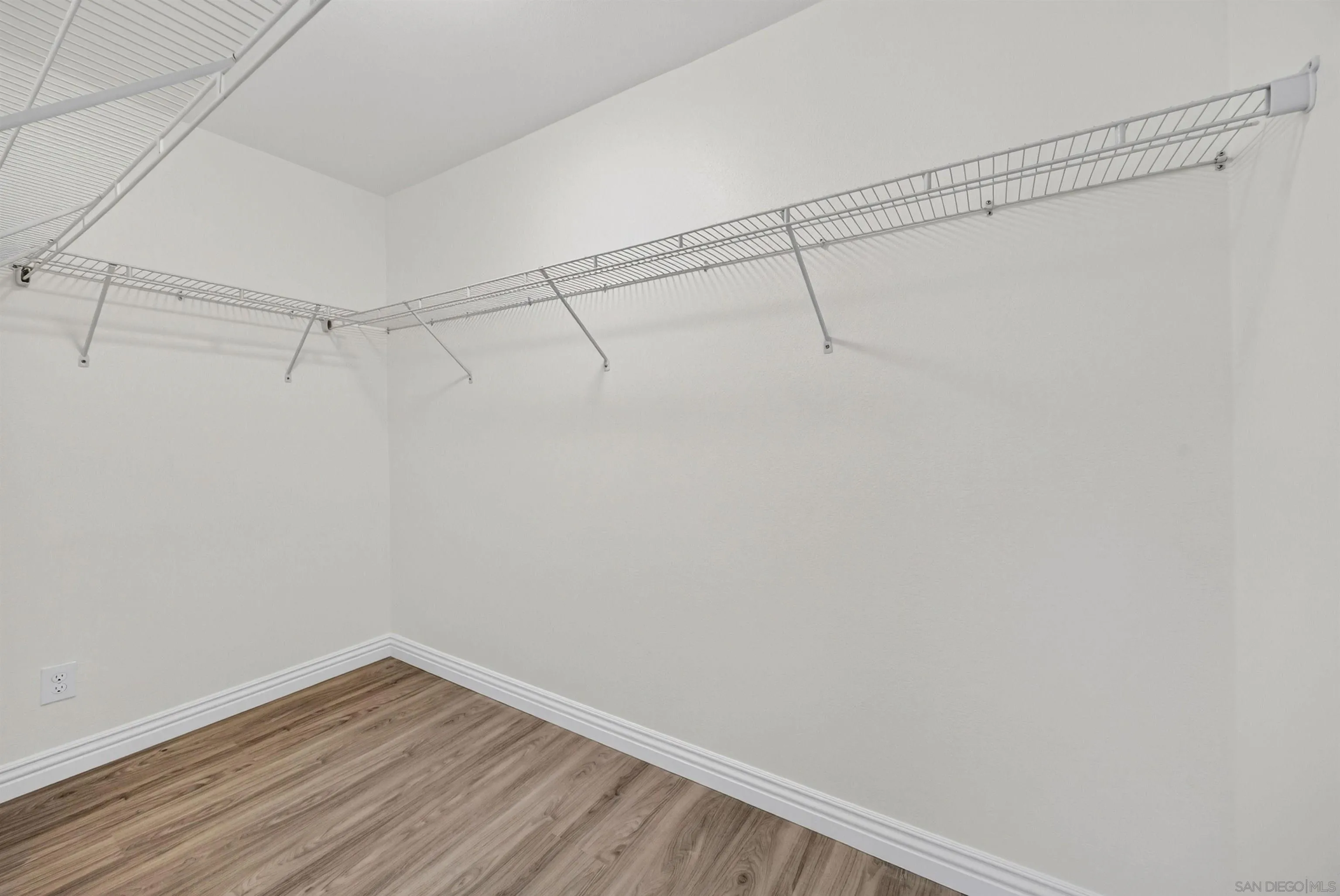https://cdn.realtyfeed.com/cdn/127/260011293/41d22a759bc6b0695a11a46633c3e285.webp