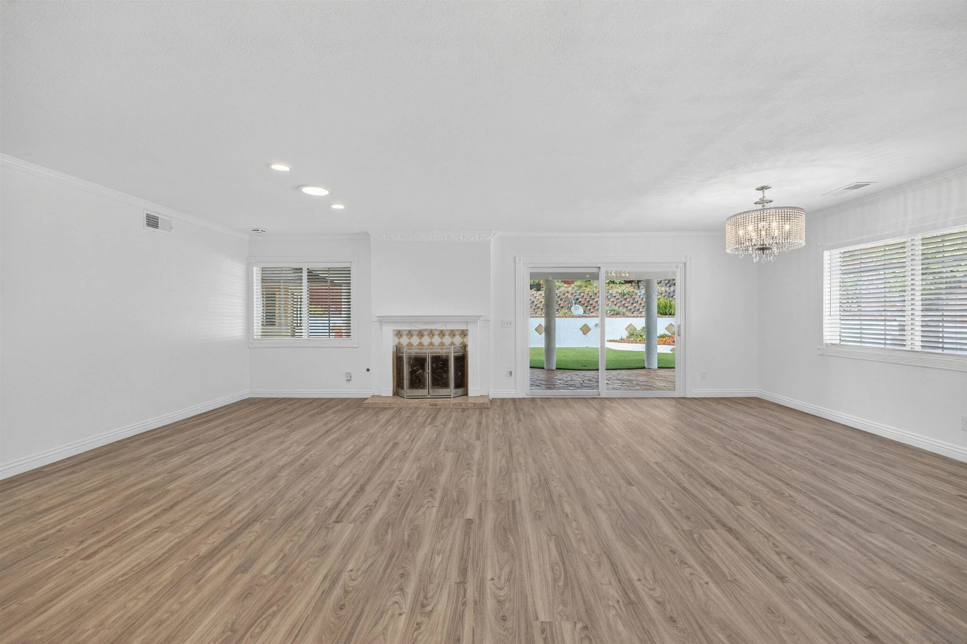 https://cdn.realtyfeed.com/cdn/127/260011293/6d5947e68f3ac332277913e077da0838.webp